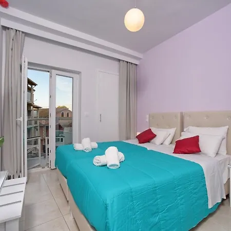 Palapart Gikas And Hotel 2*